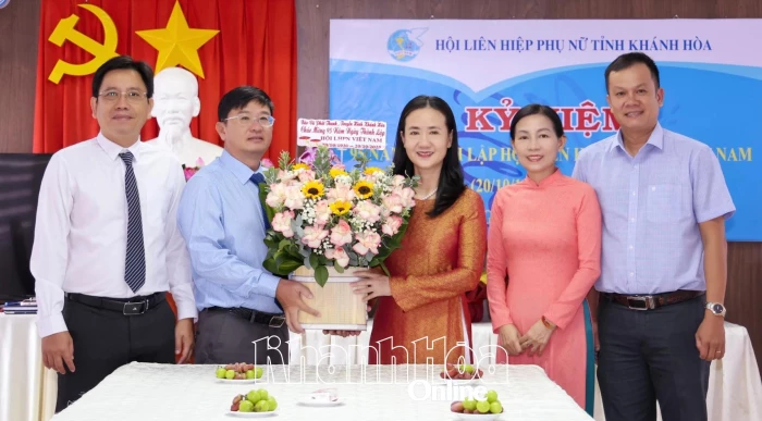 Báo và Phát thanh, Truyền hình Khánh Hòa thăm, chúc mừng Hội Liên hiệp Phụ nữ tỉnh