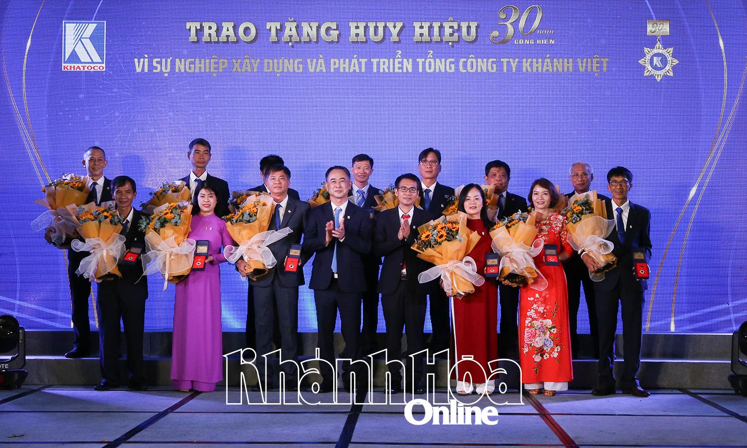 Các cá nhân có 30 năm gắn bó với Tổng Công ty Khánh Việt được tôn vinh, khen thưởng