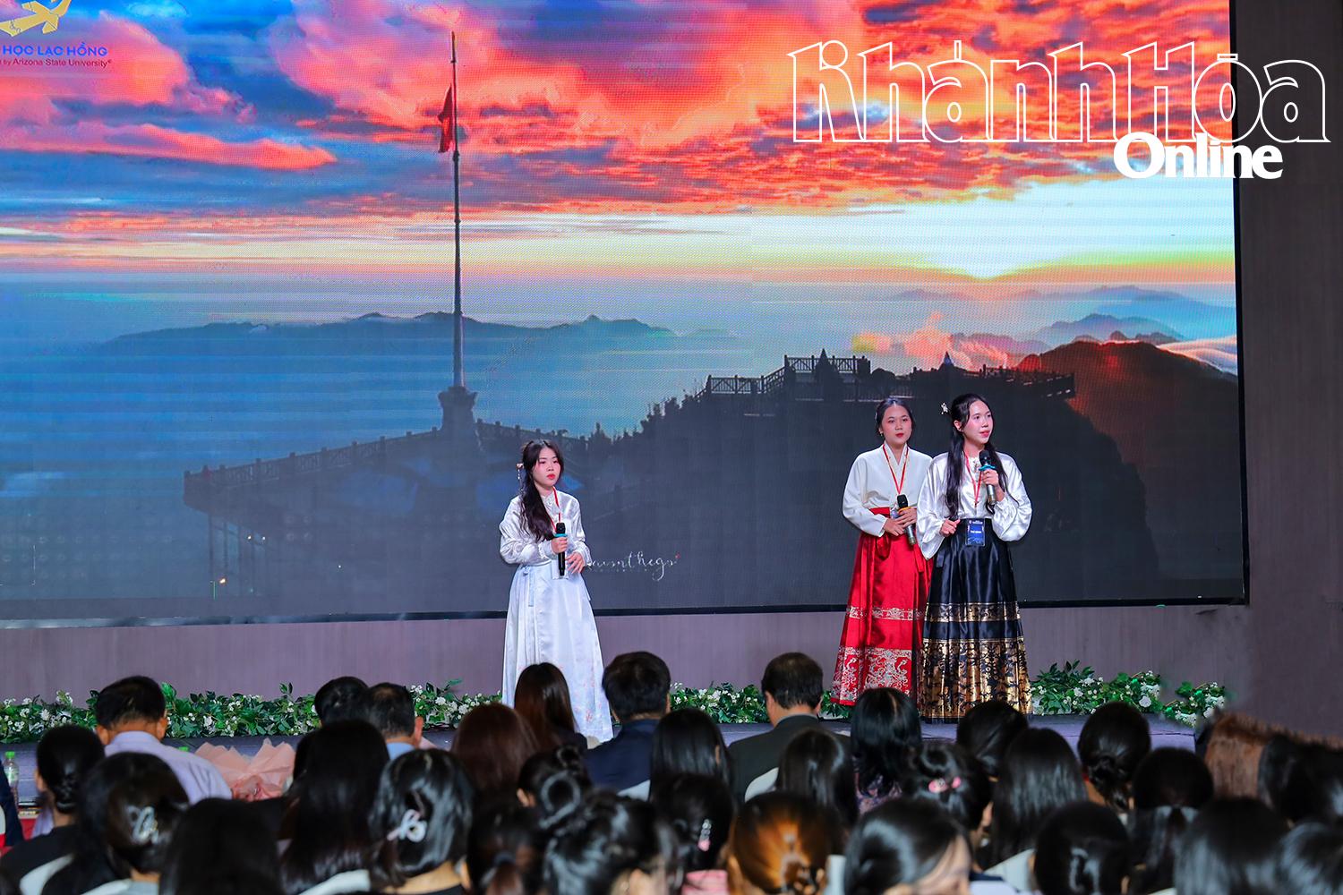 Phần thi hùng biện theo chủ đề của đội thi đến từ Trường Đại học Lạc Hồng.