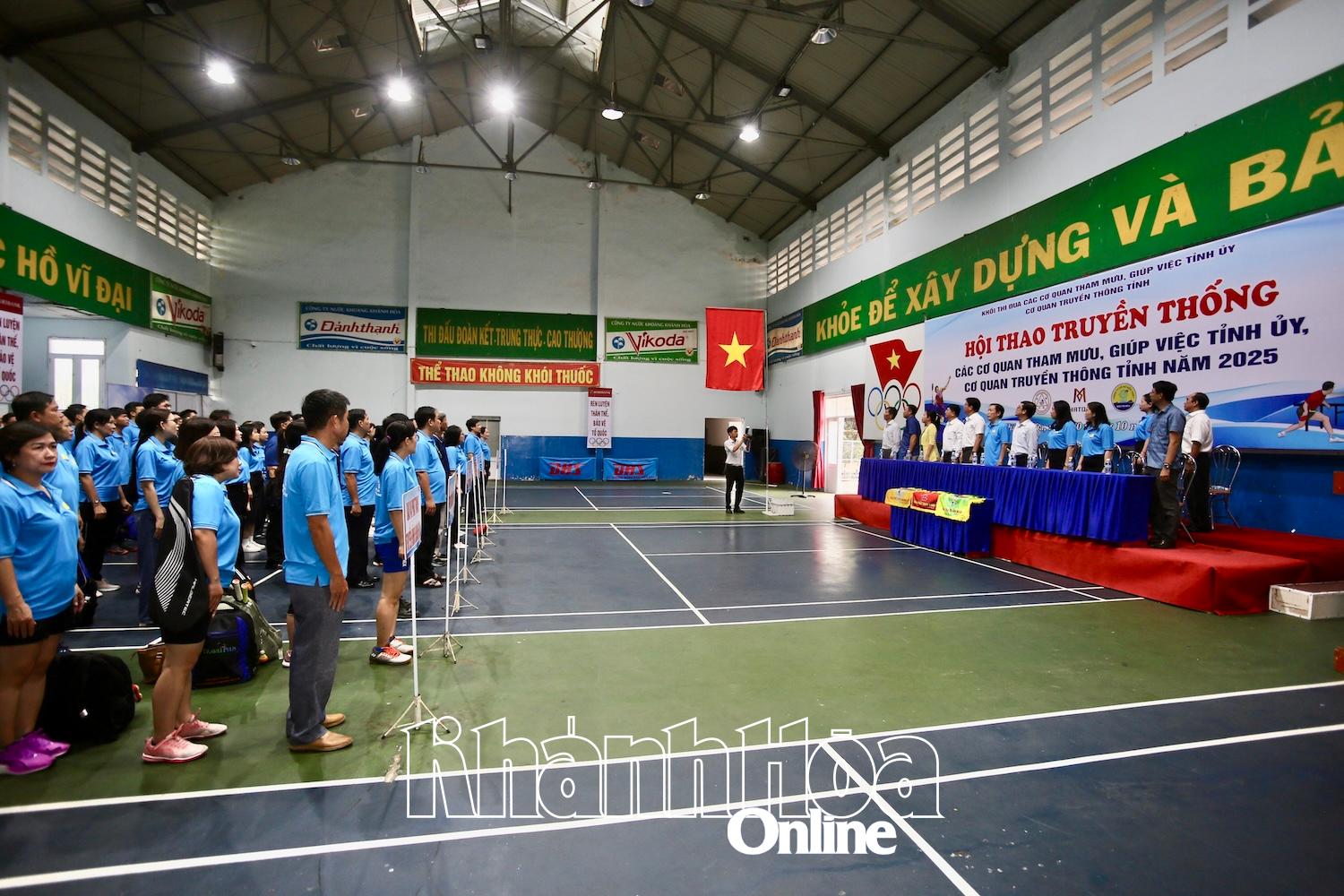 Quang cảnh lễ khai mạc hội thao.