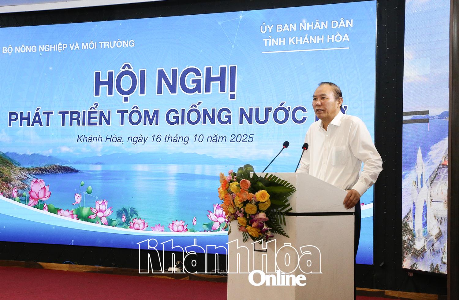 Thứ trưởng Bộ Nông nghiệp và Môi trường Phùng Đức Tiến phát biểu chỉ đạo tại hội nghị 