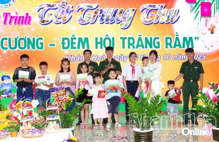 Bộ đội Biên phòng tỉnh Khánh Hòa tổ chức Tết Trung thu “Biên cương - Đêm hội trăng rằm”