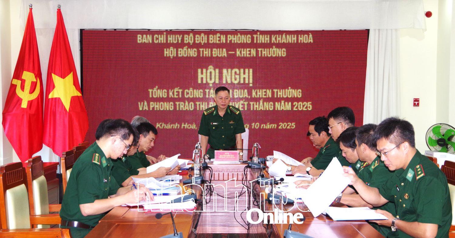 Đại tá Nguyễn Doãn Hòa - Chính ủy, Chủ tịch Hội đồng Thi đua - Khen thưởng Bộ đội Biên phòng tỉnh kết luận hội nghị.