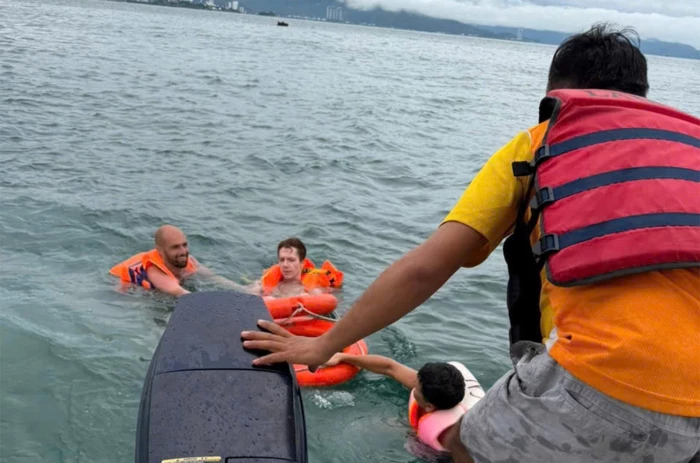 Đội Cảnh sát đường thủy số 1 kịp thời cứu du khách nước ngoài bị đuối nước khi tắm biển