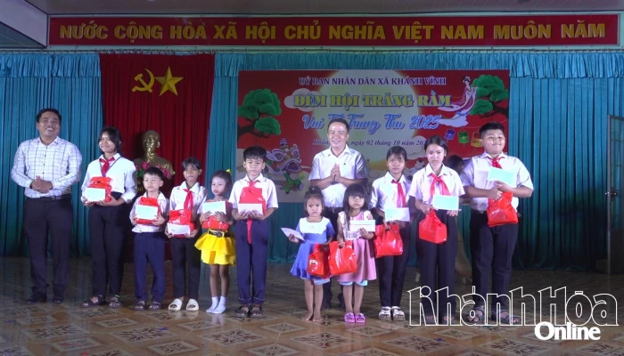 Xã Khánh Vĩnh tổ chức chương trình “Đêm hội trăng rằm” cho hơn 300 thiếu nhi