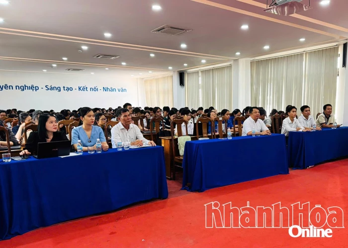 Workshop “Khởi tạo Portfolio số - “vũ khí” cạnh tranh của sinh viên thời AI”