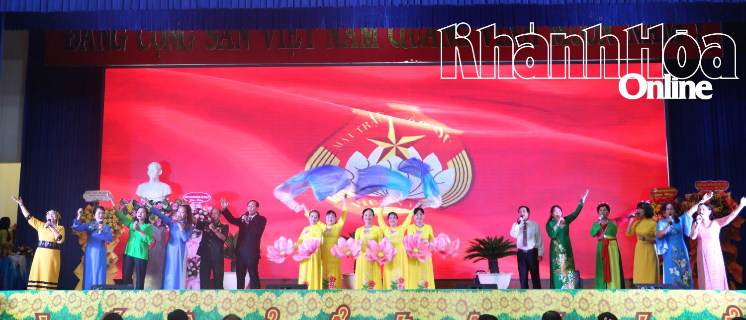 Một tiết mục văn nghệ tại địa hội.