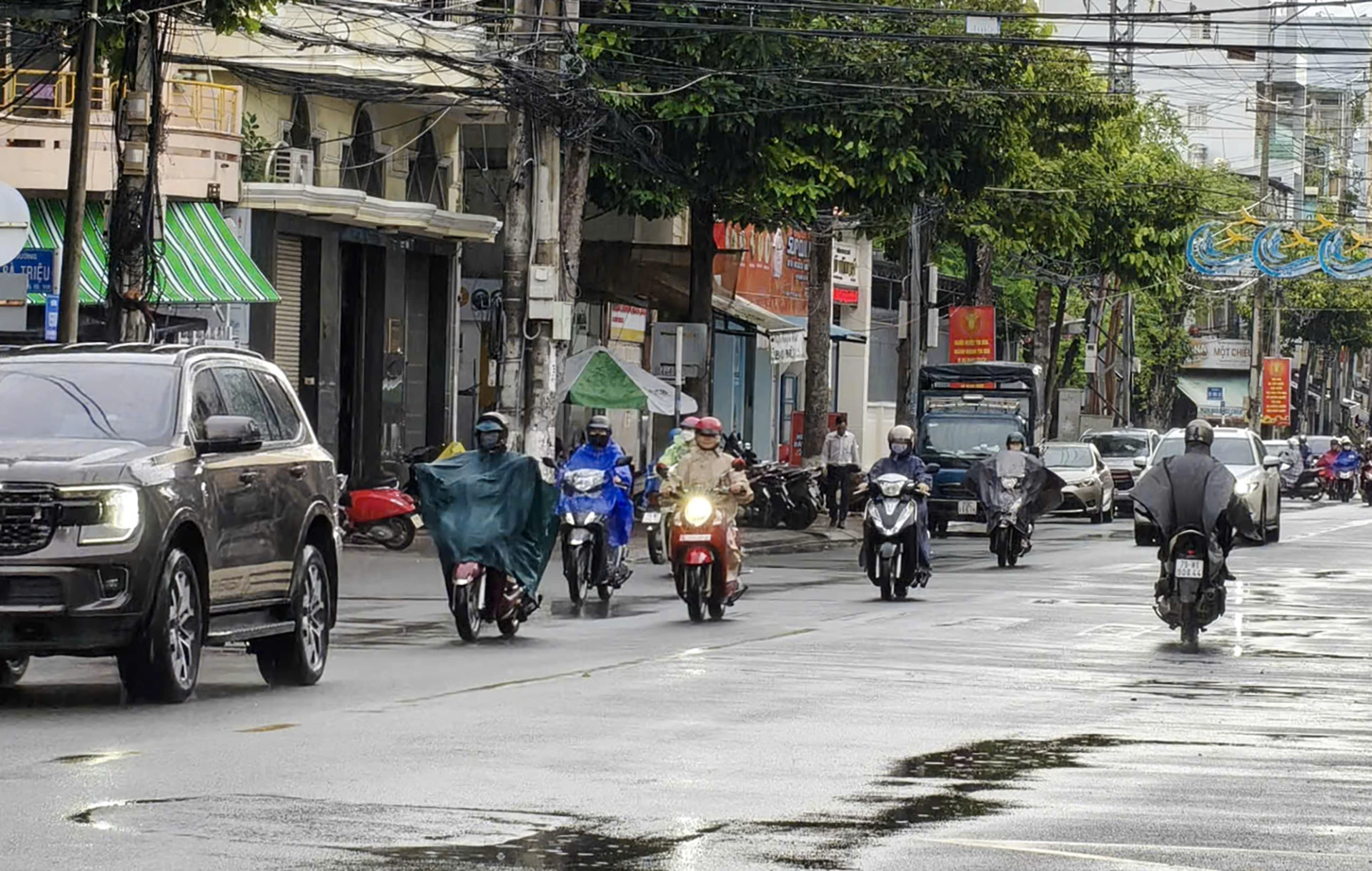 Mưa trên địa bàn phường Tây Nha Trang vào sáng 9-10.