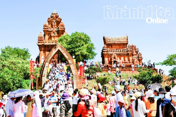 Giữ gìn, phát huy giá trị của lễ hội Katê