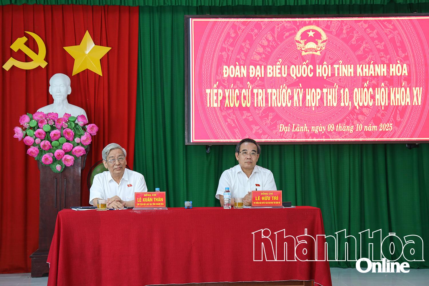 Các đại biểu tham dự buổi tiếp xúc.