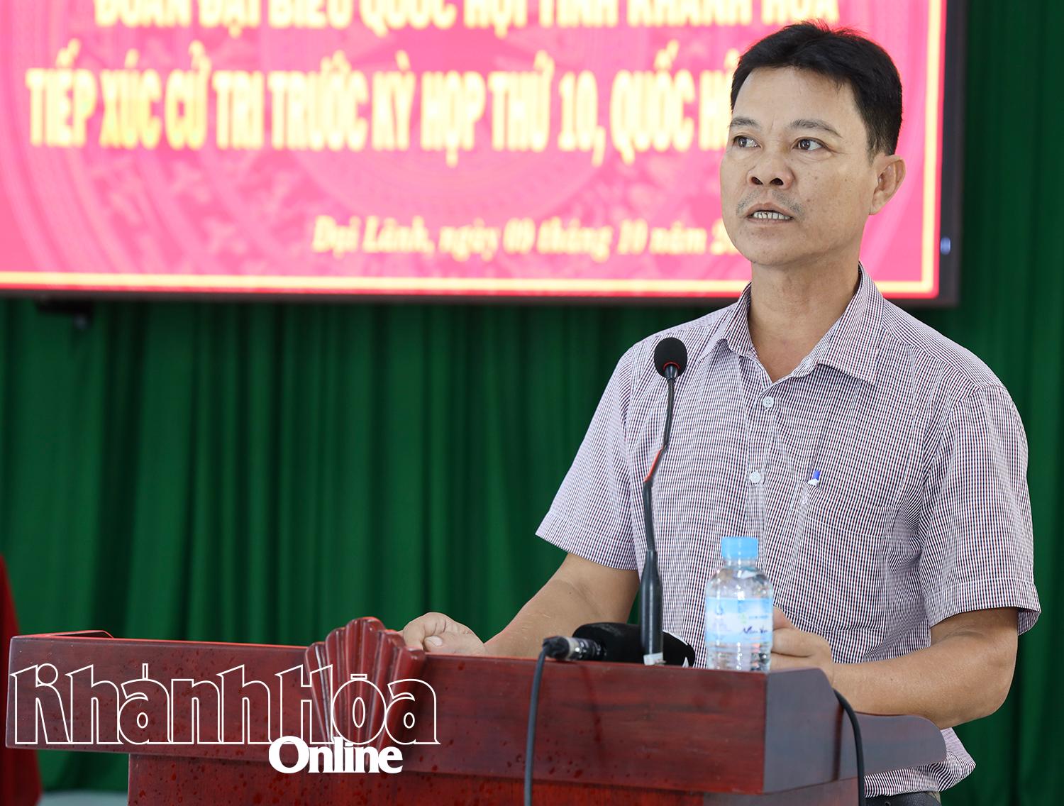 Cử tri tham gia phát biểu ý kiến.