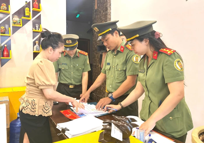 Công tác quản lý người nước ngoài: Góp phần xây dựng môi trường du lịch an toàn