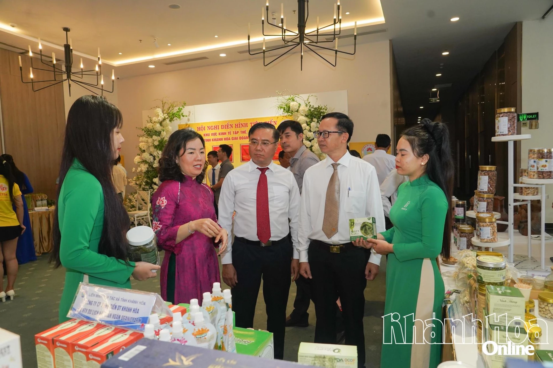 Công ty Cổ phần rong biển DT Khánh Hoà (phường Bắc Nha Trang) giới thiệu sản phẩm OCOP.