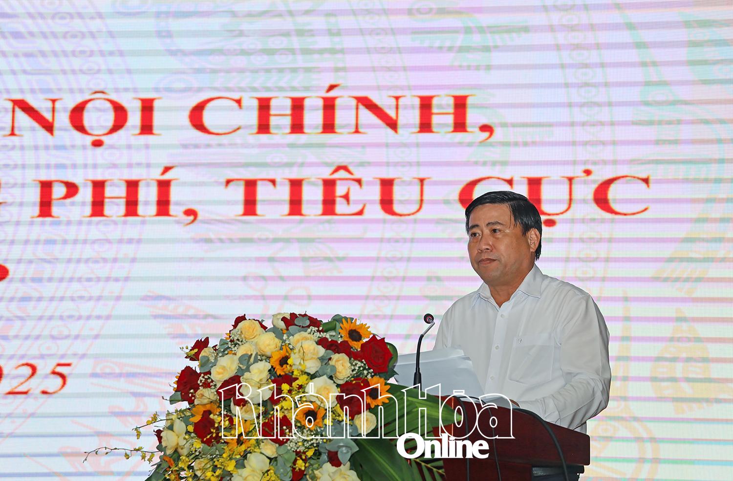 Đồng chí Lâm Đông phát biểu khai mạc hội nghị.