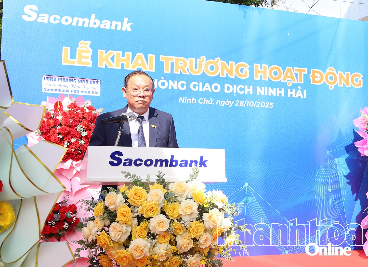 Ông Phạm Tấn Minh - Phó Giám đốc phụ trách Sacombank Chi nhánh Ninh Thuận phát biểu chúc mừng khai trương.
