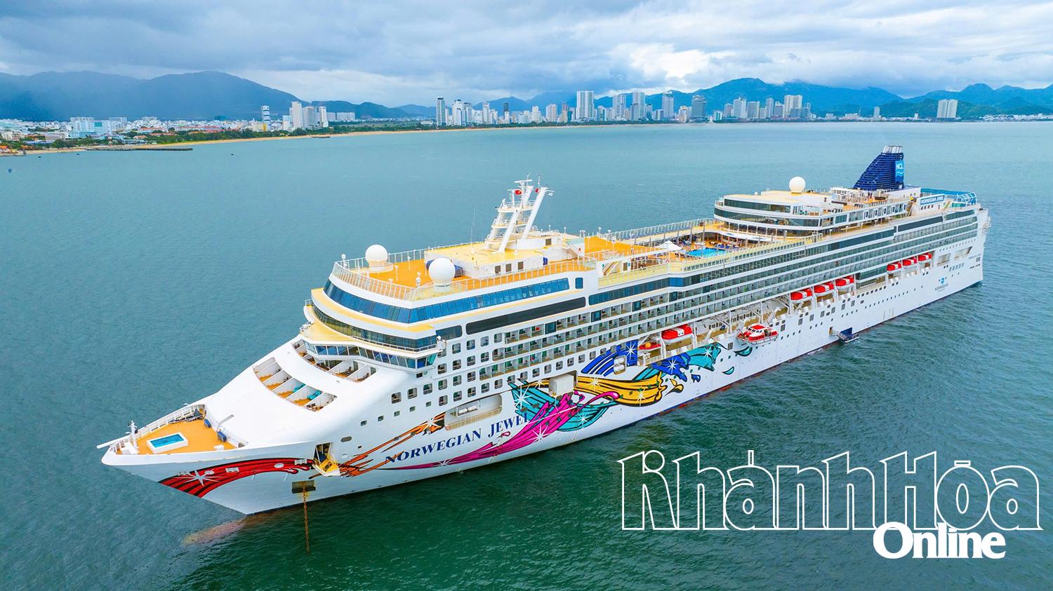 Cruise ship arriving in Nha Trang. 