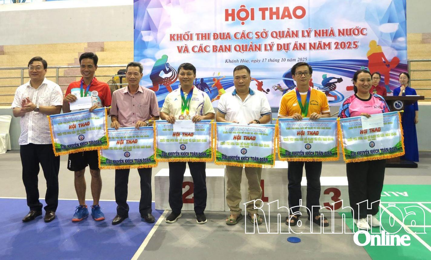 Các đơn vị nhận giải khuyến khích toàn đoàn.
