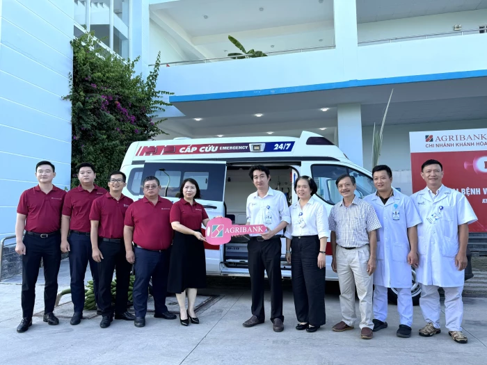 Agribank Chi nhánh Khánh Hòa tặng xe cứu thương