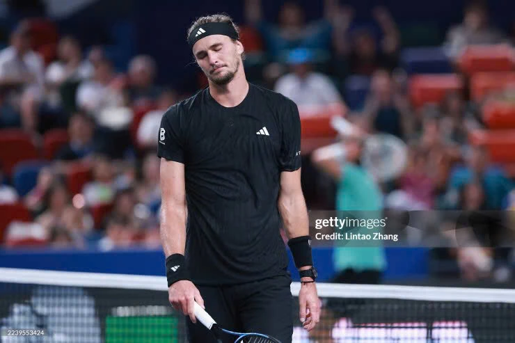 Zverev chia tay Thượng Hải Masters từ vòng 3.