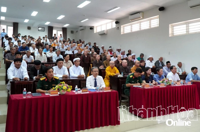 Bồi dưỡng kiến thức quốc phòng, an ninh cho chức sắc, chức việc tôn giáo