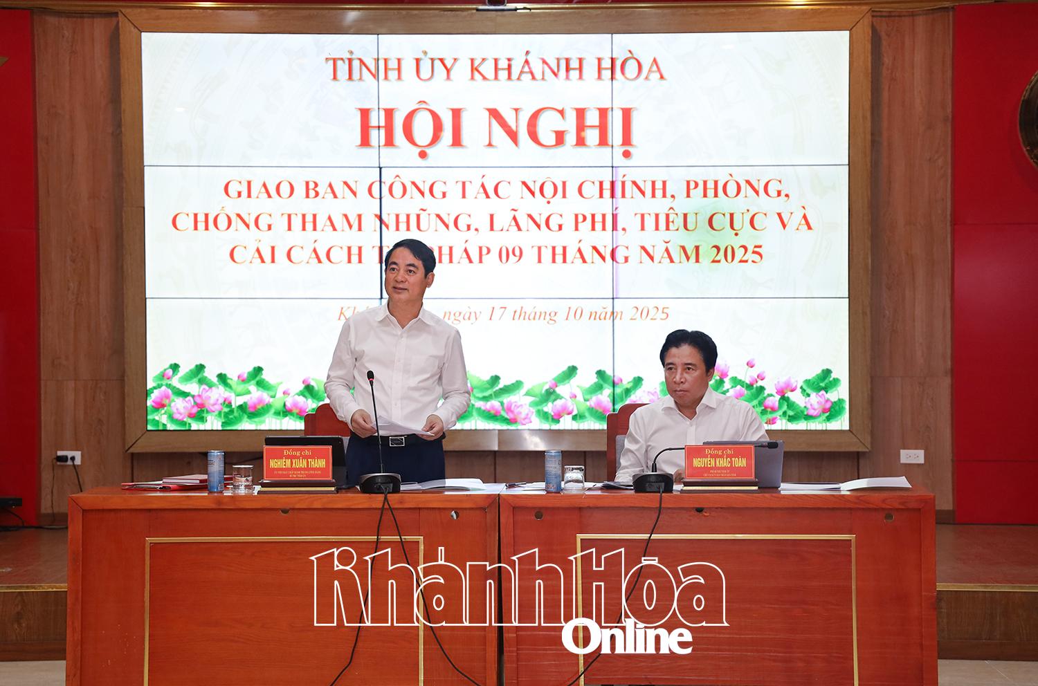 Bí thư Tỉnh ủy Nghiêm Xuân Thành phát biểu chỉ đạo hội nghị.