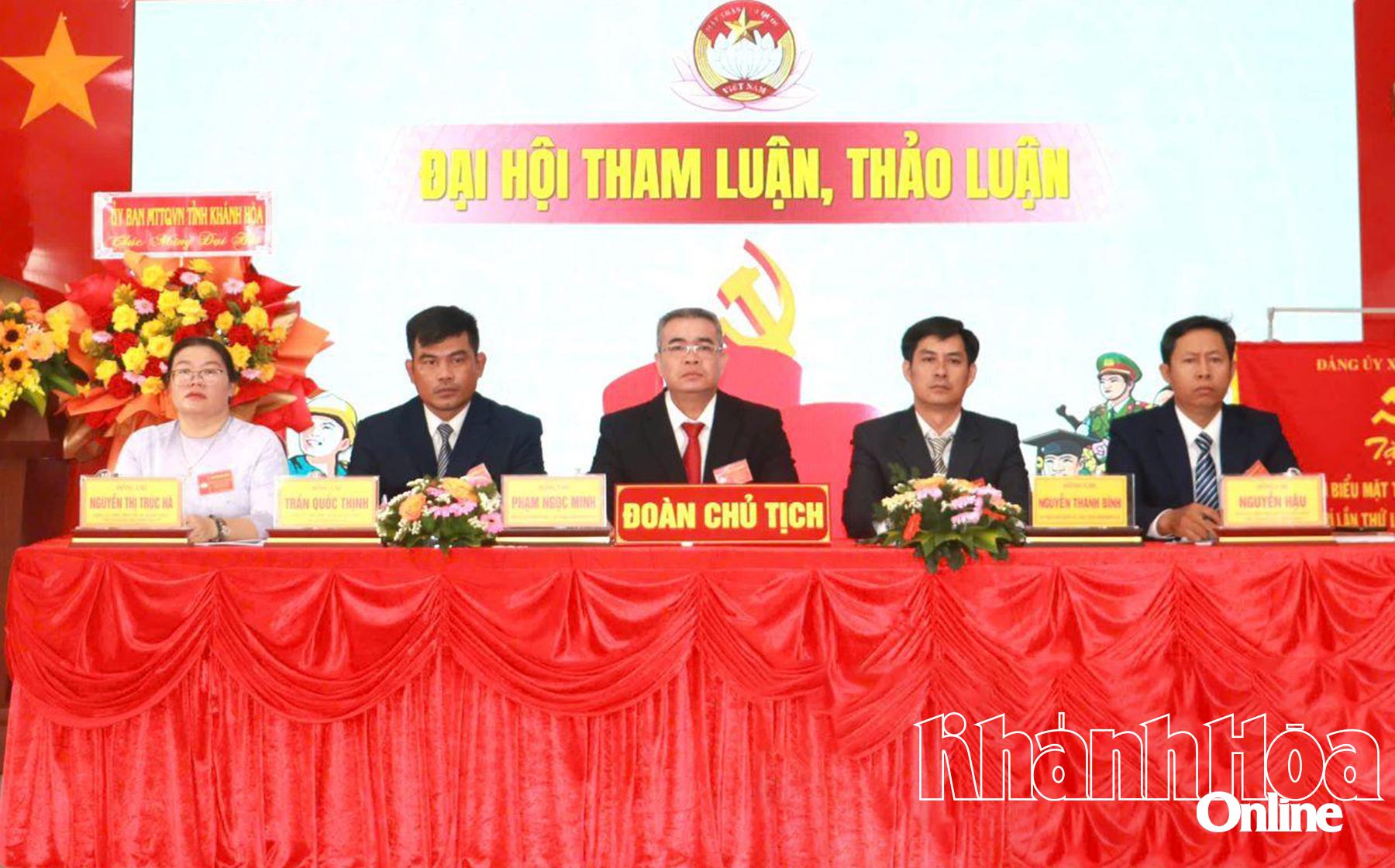 Đoàn Chủ tịch điều hành đại hội.
