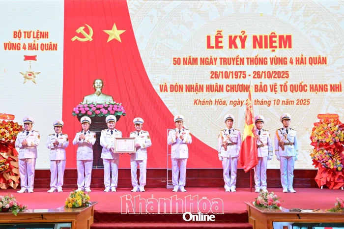 Vùng 4 Hải quân kỷ niệm 50 năm Ngày truyền thống và đón nhận Huân chương Bảo vệ Tổ quốc hạng Nhì