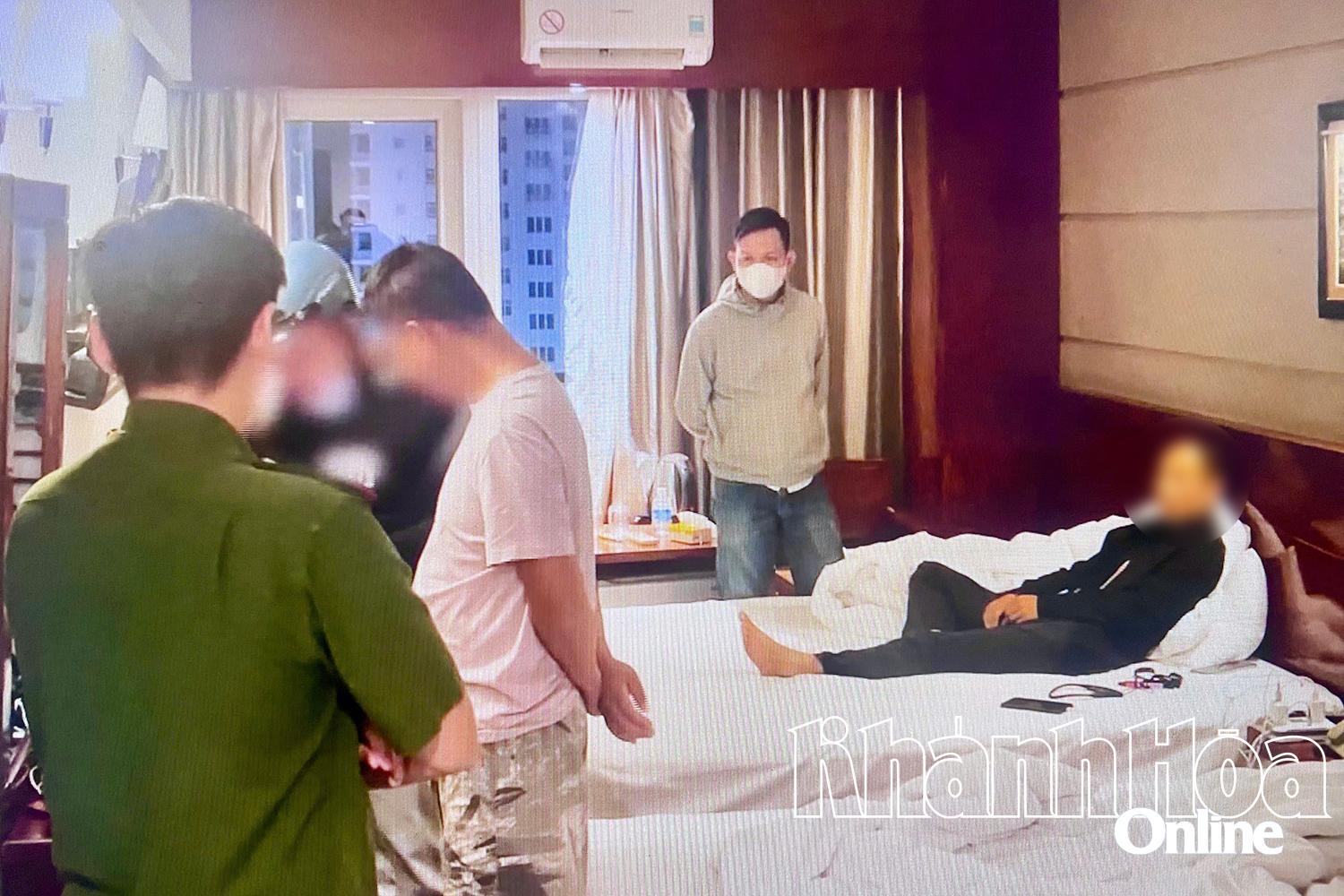 Lực lượng công an triệt phá một đường dây mua bán dâm trên địa bàn tỉnh.