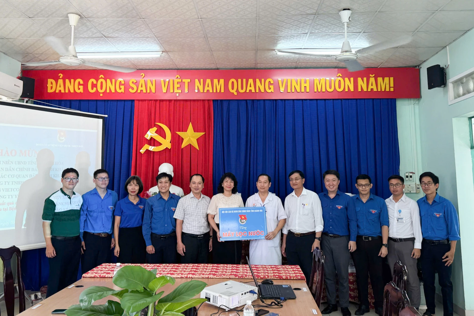 Trao tặng máy lọc nước cho Bệnh viện Bệnh nhiệt đới Khánh Hòa.