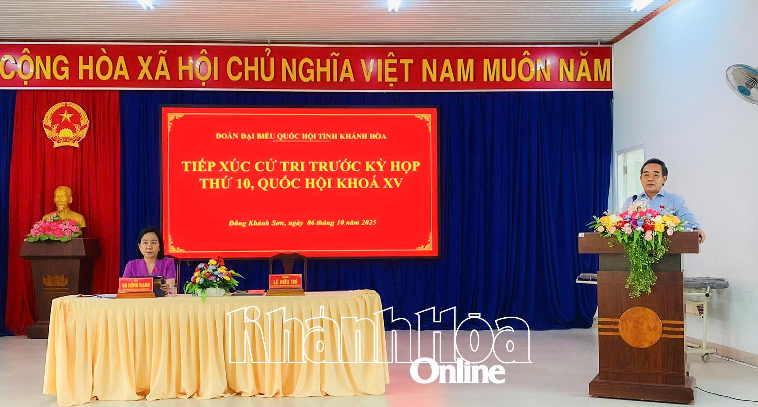 Các Đại biểu Quốc hội tỉnh tiếp xúc cử tri 3 xã: Đông Khánh Sơn, Khánh Sơn và Tây Khánh Sơn (anh T. NGHĨA)