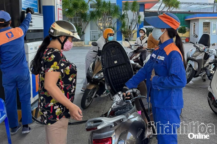 Giá xăng, dầu đồng loạt giảm