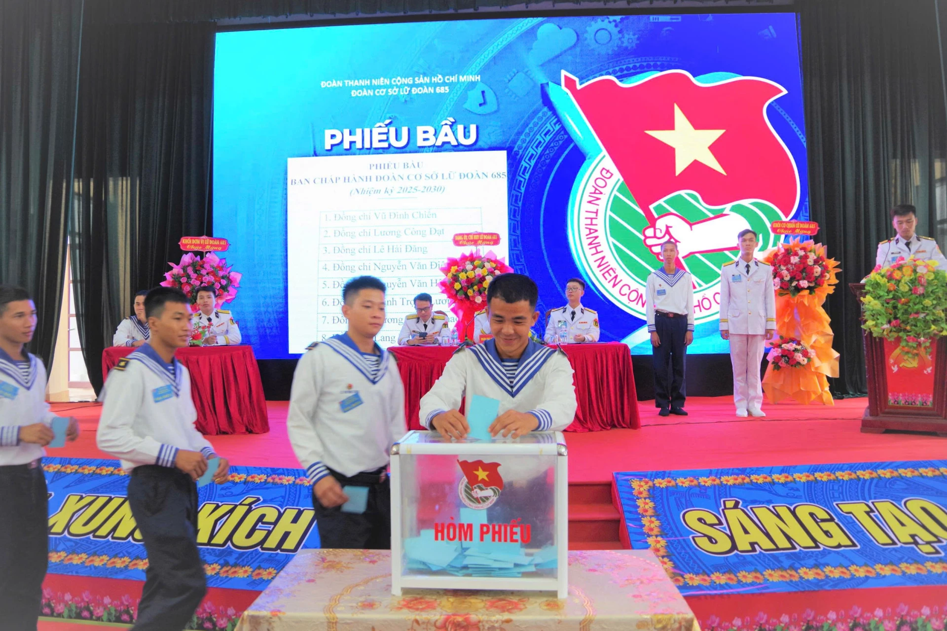 Đại hội bỏ phiếu bầu Ban Chấp hành nhiệm kỳ mới.