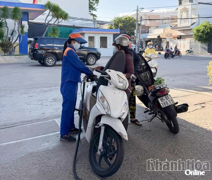 Giá xăng dầu đồng loạt giảm