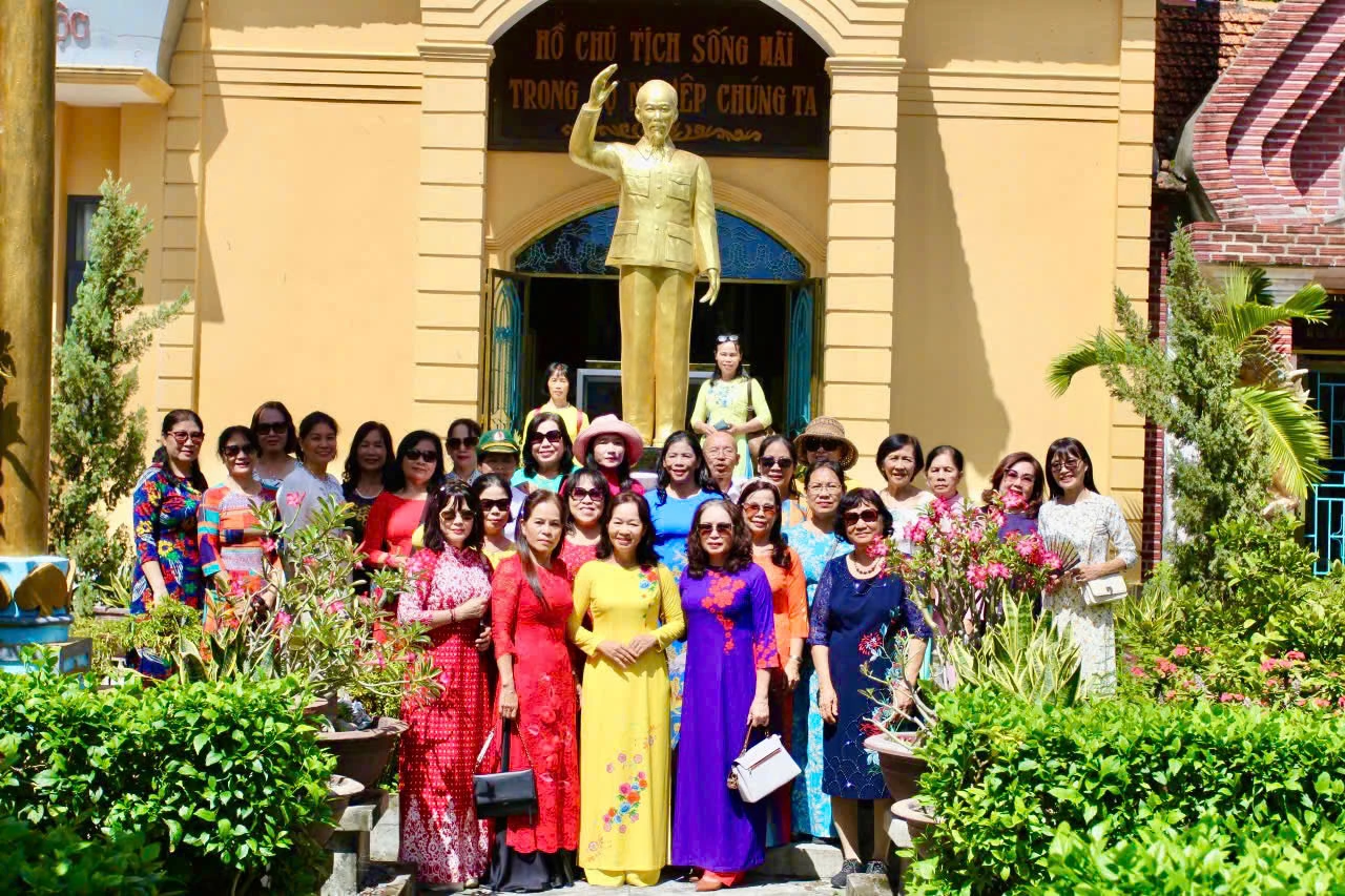 Khu tưởng niệm Chủ tịch Hồ Chí Minh