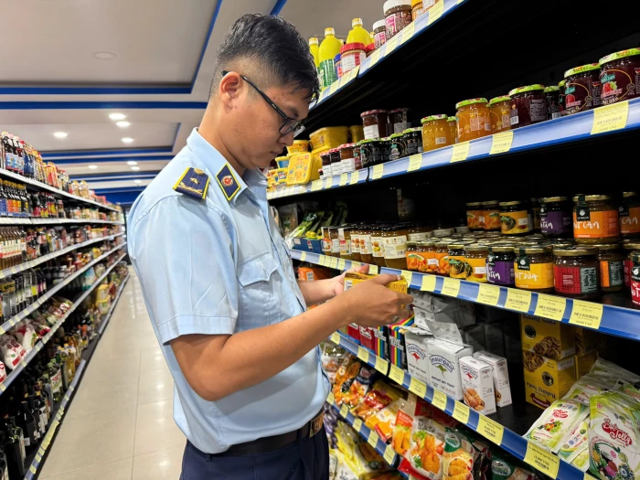 Tăng cường phòng, chống sản xuất, mua bán và tiêu thụ thuốc, thực phẩm giả