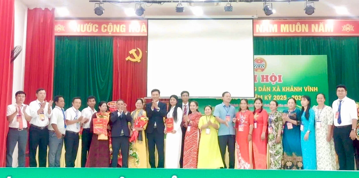 Ban Chấp hành Hội Nông dân xã nhiệm kỳ mới ra mắt.