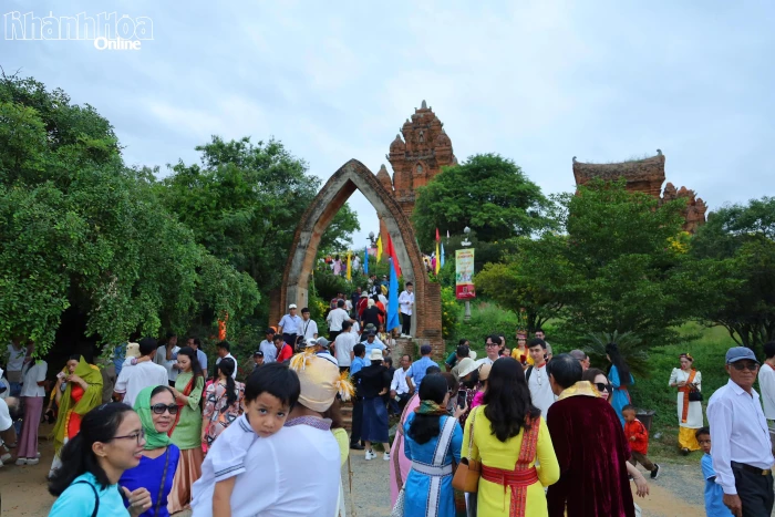 Lễ hội Katê: Khi con người biết cúi đầu trước trời đất và mỉm cười với nhau