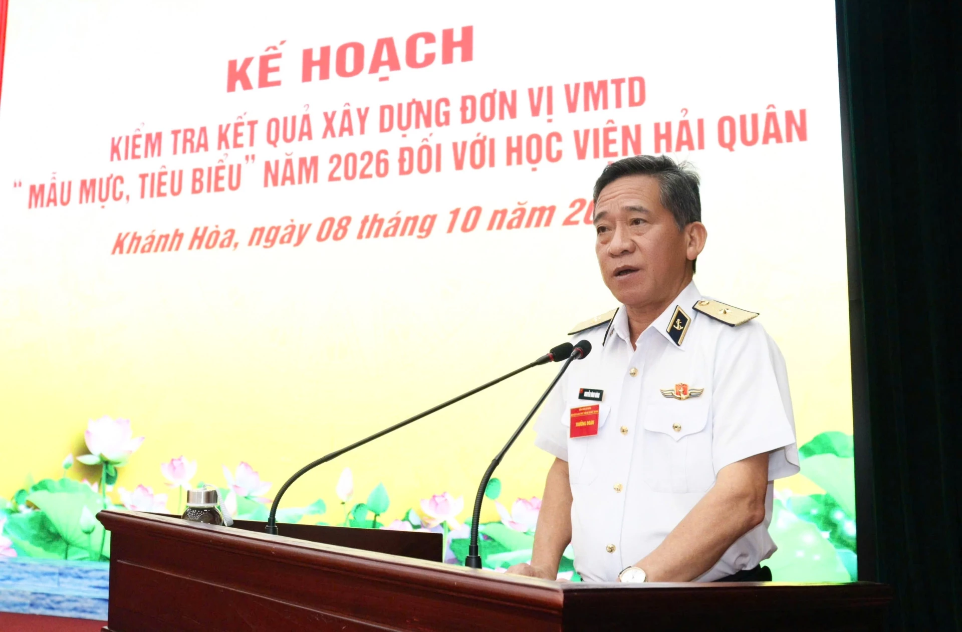 Chuẩn Đô đốc Nguyễn Đình Hùng chủ trì kiểm tra.