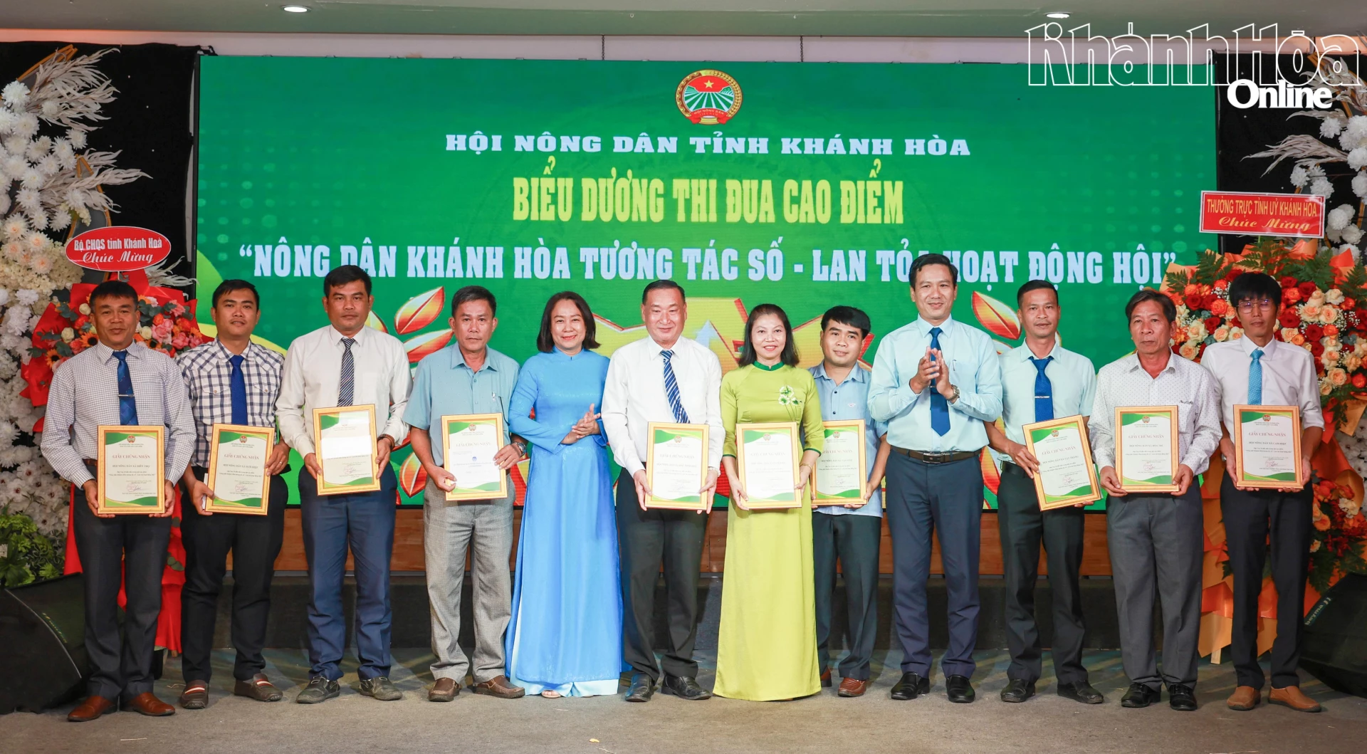 Biểu dương 10 đơn vị cấp xã dẫn đầu trong đợt thi đua cao điểm “Nông dân Khánh Hòa tương tác số - Lan tỏa hoạt động hội”.