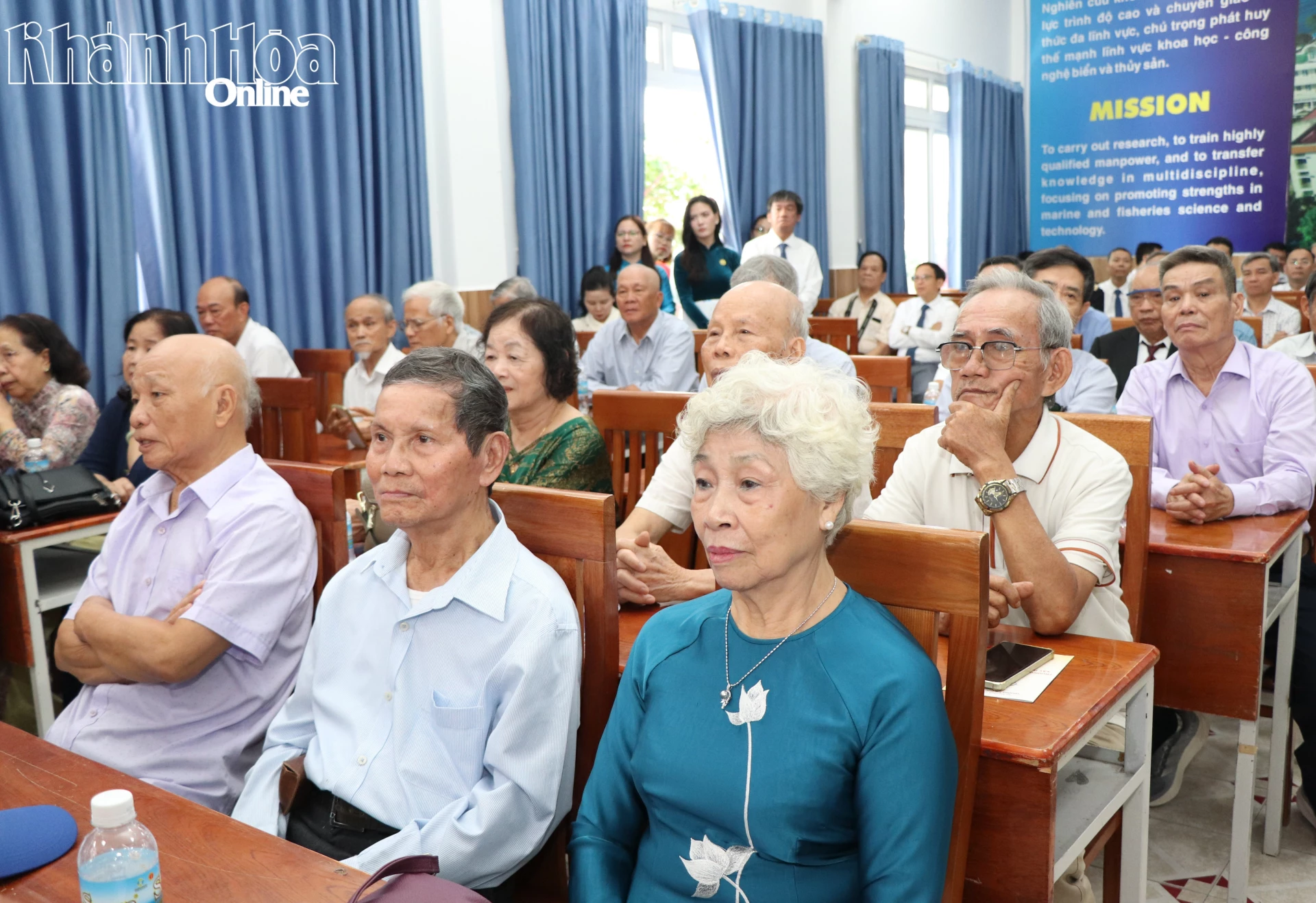 Cán bộ, giảng viên của nhà trường qua các thời kỳ tham dự lễ kỷ niệm.