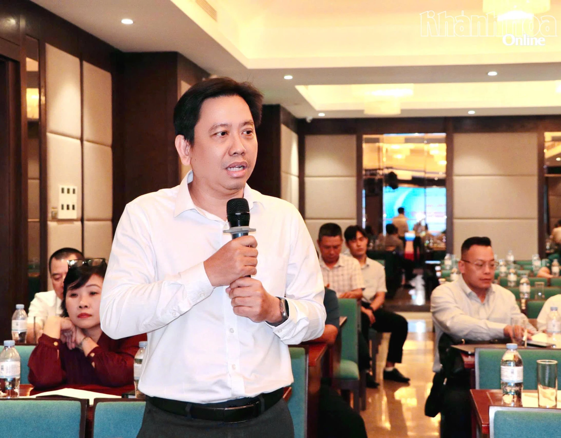 Đại diện Báo và Phát thanh, truyền hình Khánh Hoà góp ý tại dự thảo.