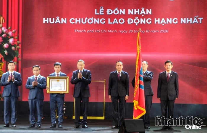 Đại học Kinh tế TP. Hồ Chí Minh kỷ niệm 50 năm thành lập và đón nhận Huân chương Lao động hạng Nhất