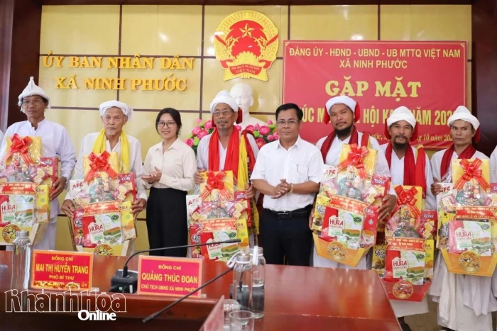 Xã Ninh Phước gặp mặt, chúc mừng nhân dịp Lễ hội Katê năm 2026