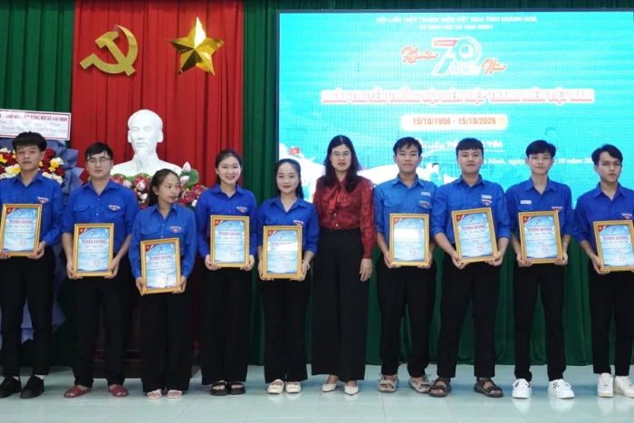 Hội Liên hiệp Thanh niên Việt Nam xã Vạn Ninh tuyên dương 19 cán bộ, hội viên tiêu biểu
