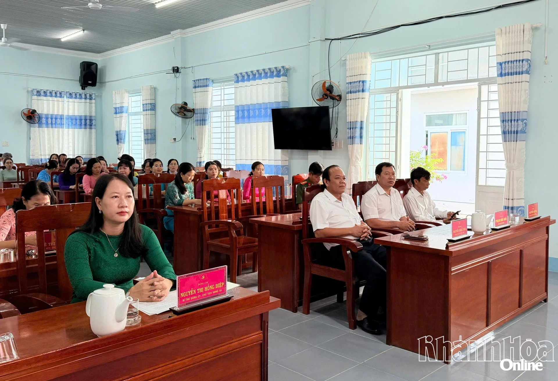 Các đại biểu tham dự hội nghị.