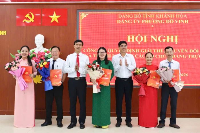 Đảng ủy phường Đô Vinh công bố quyết định thành lập các chi bộ trực thuộc