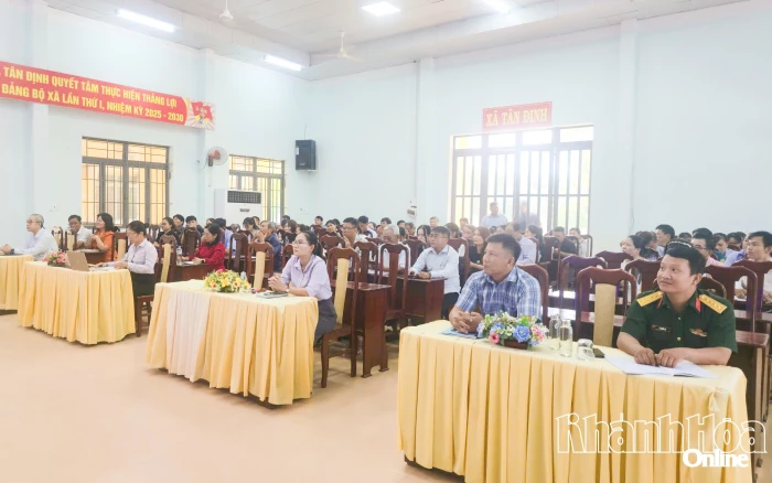 Xã Tân Định tập huấn kỹ năng ứng dụng Al vào công việc cho cán bộ, công chức, viên chức