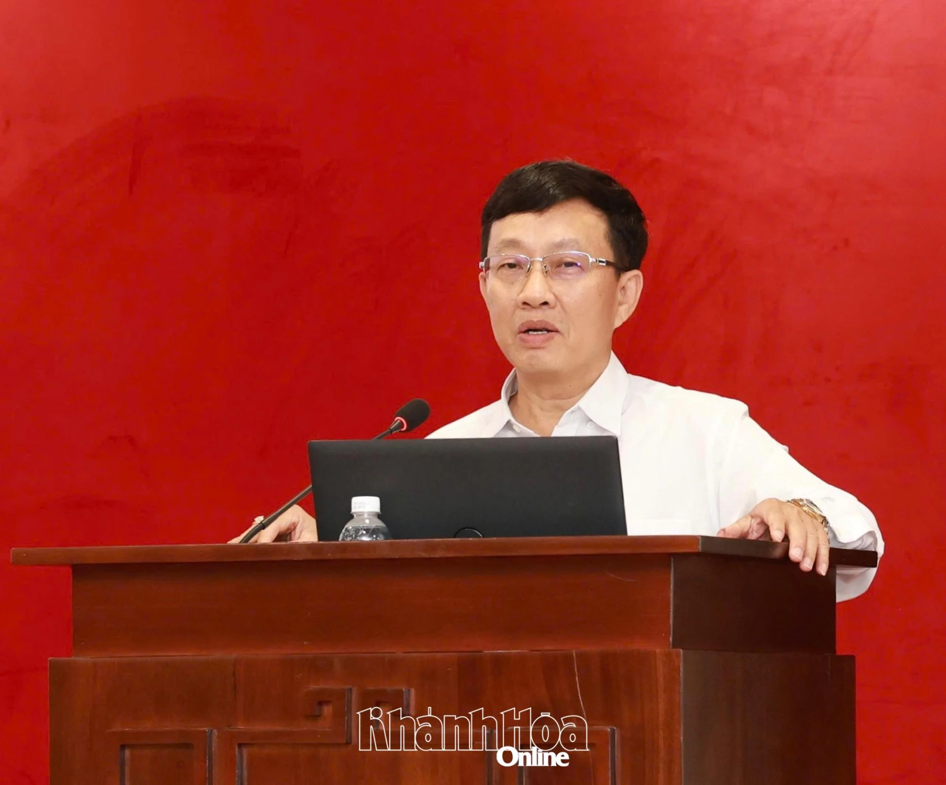 Đồng chí Nguyễn Văn Hòa - Phó Trưởng Ban Thường trực Ban Tuyên giáo Tỉnh ủy phát biểu kết luận hội nghị. 