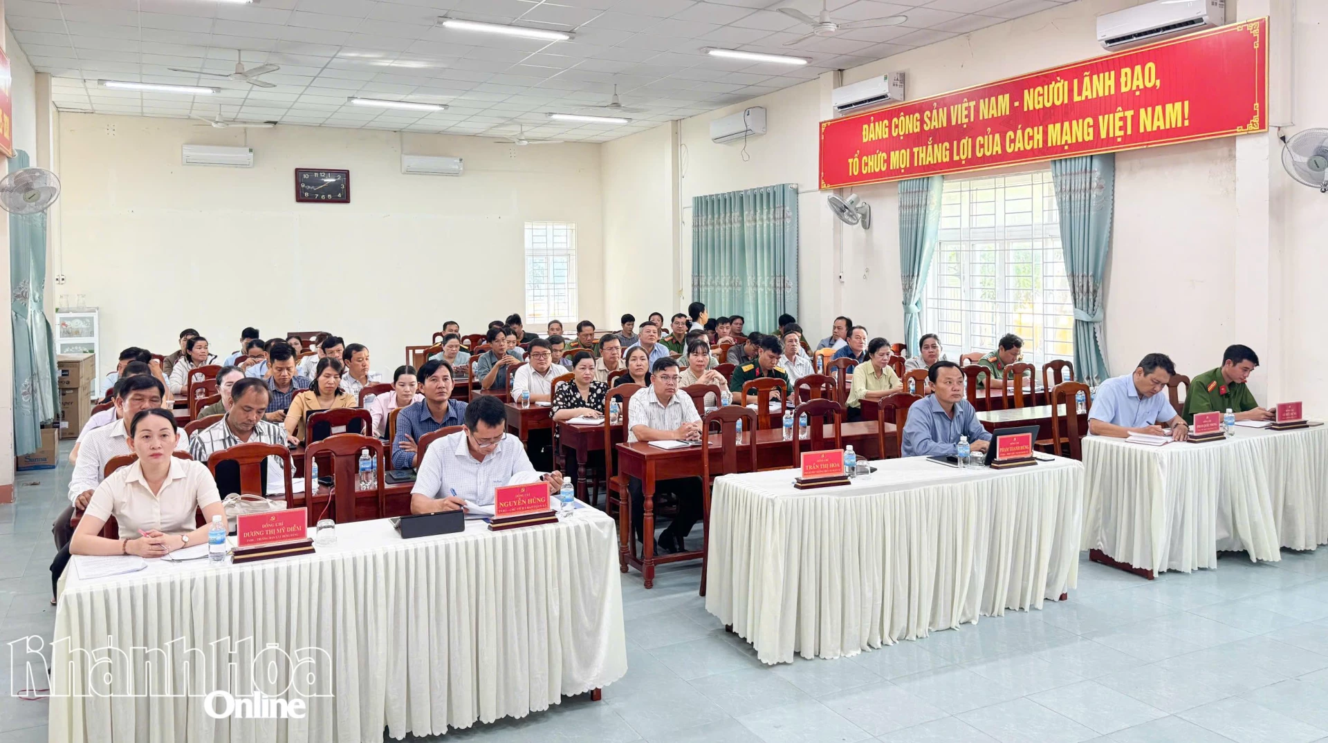 Các đại biểu tham dự hội nghị.