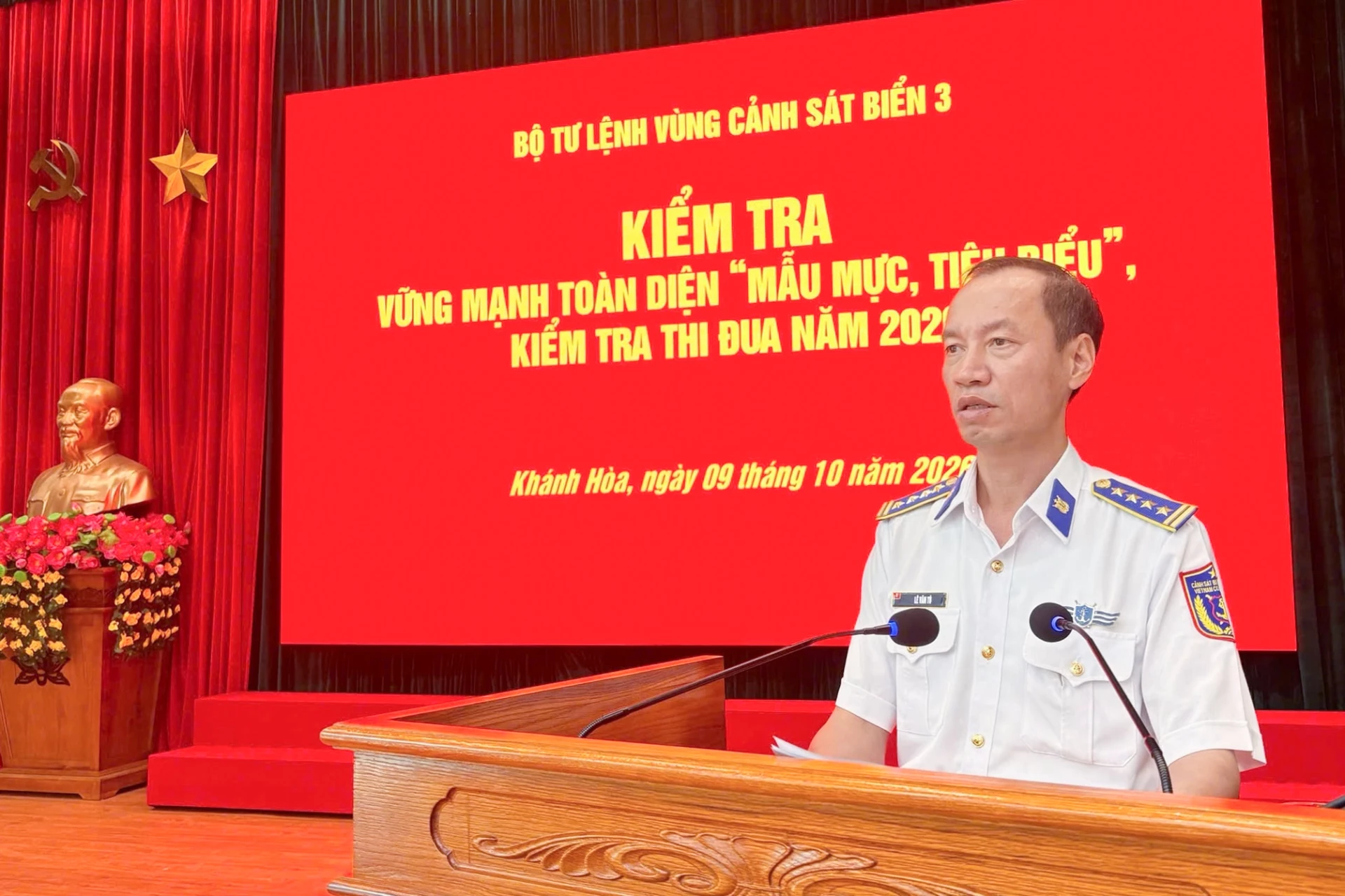 Đại tá Lê Văn Tú quán triệt kiểm tra.